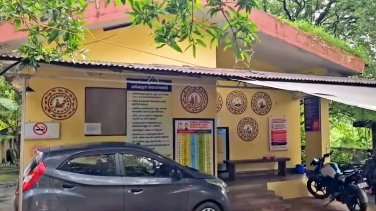NURSE BITTEN BY SNAKE  HEALTH SUB CENTRE  HEALTH SUB CENTRE SNAKE BITE  HEALTH SUB CENTRE IN PALAKKAD