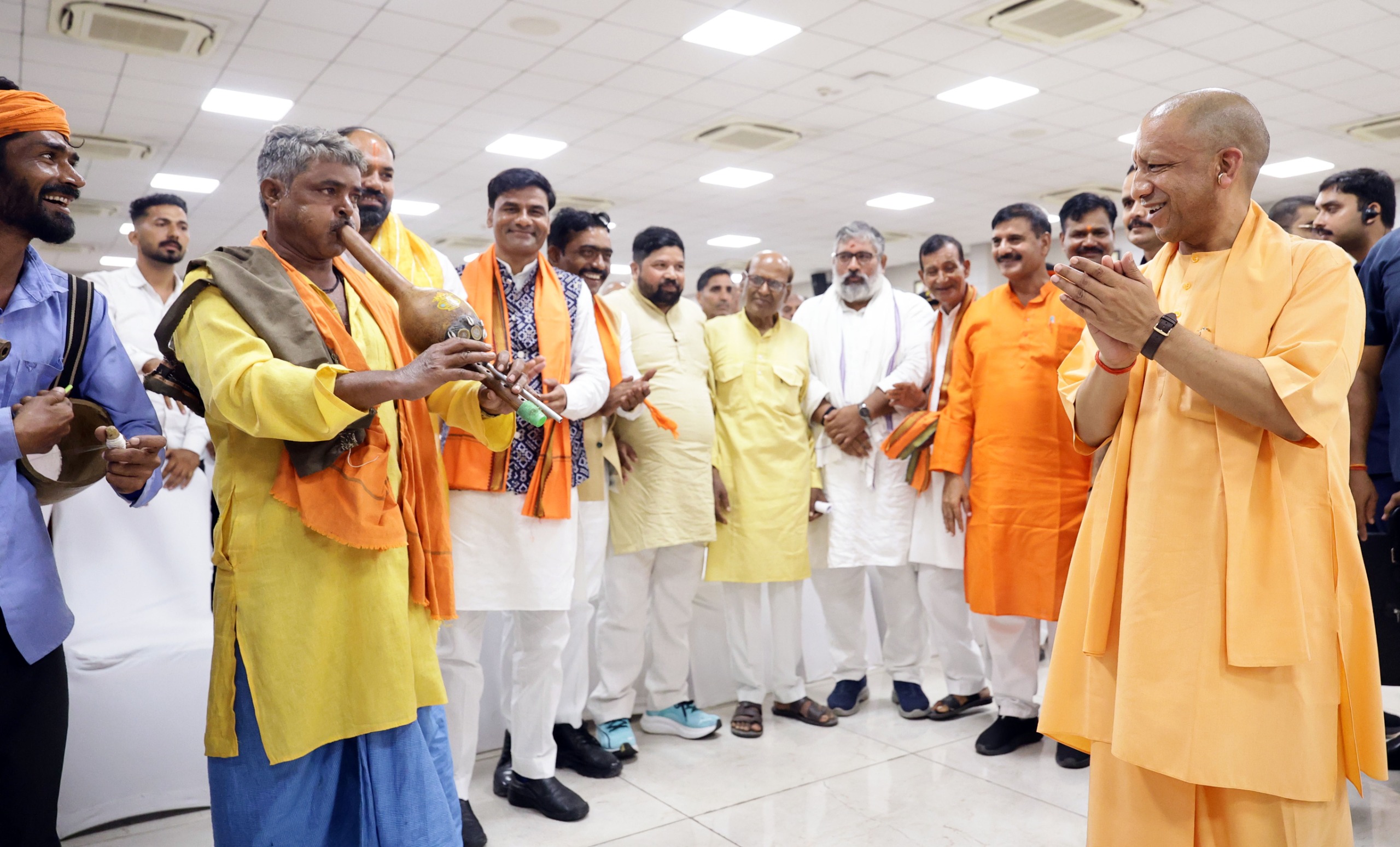 वोट बैंक नहीं, हमारा परिवार! लखनऊ से CM योगी की हुंकार