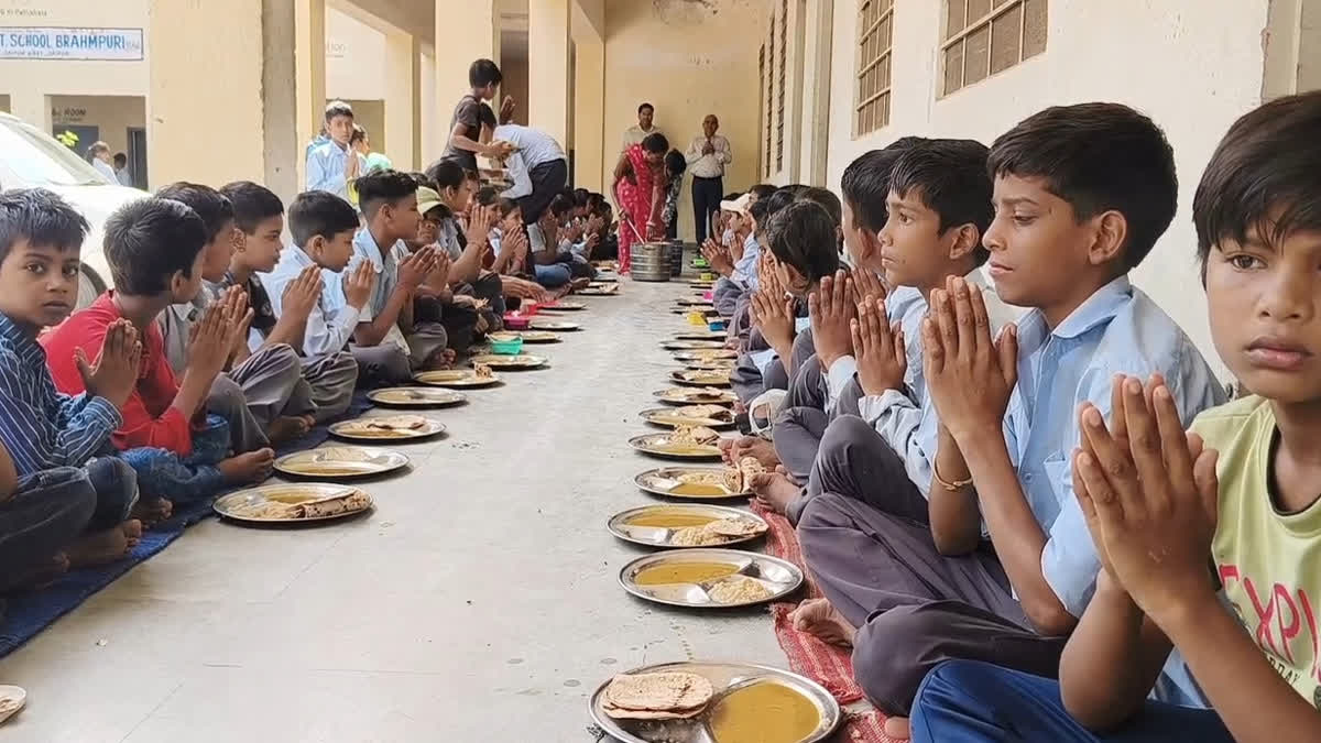 mid day meal at government school