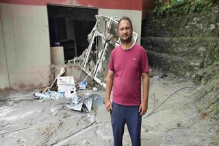 A Friend’s Call And An ‘Earful’ Saved Entire Team Of Veterinary Hospital During Nepal Floods