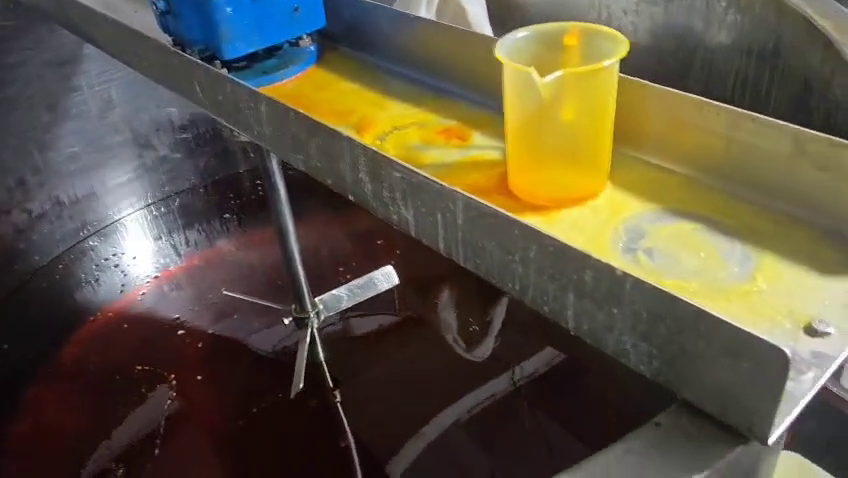 સુરતમાં નકલી ઘીની ફેક્ટરી પર દરોડા