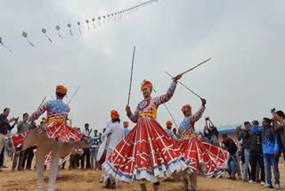 performance by folk artists at the fairgrounds
