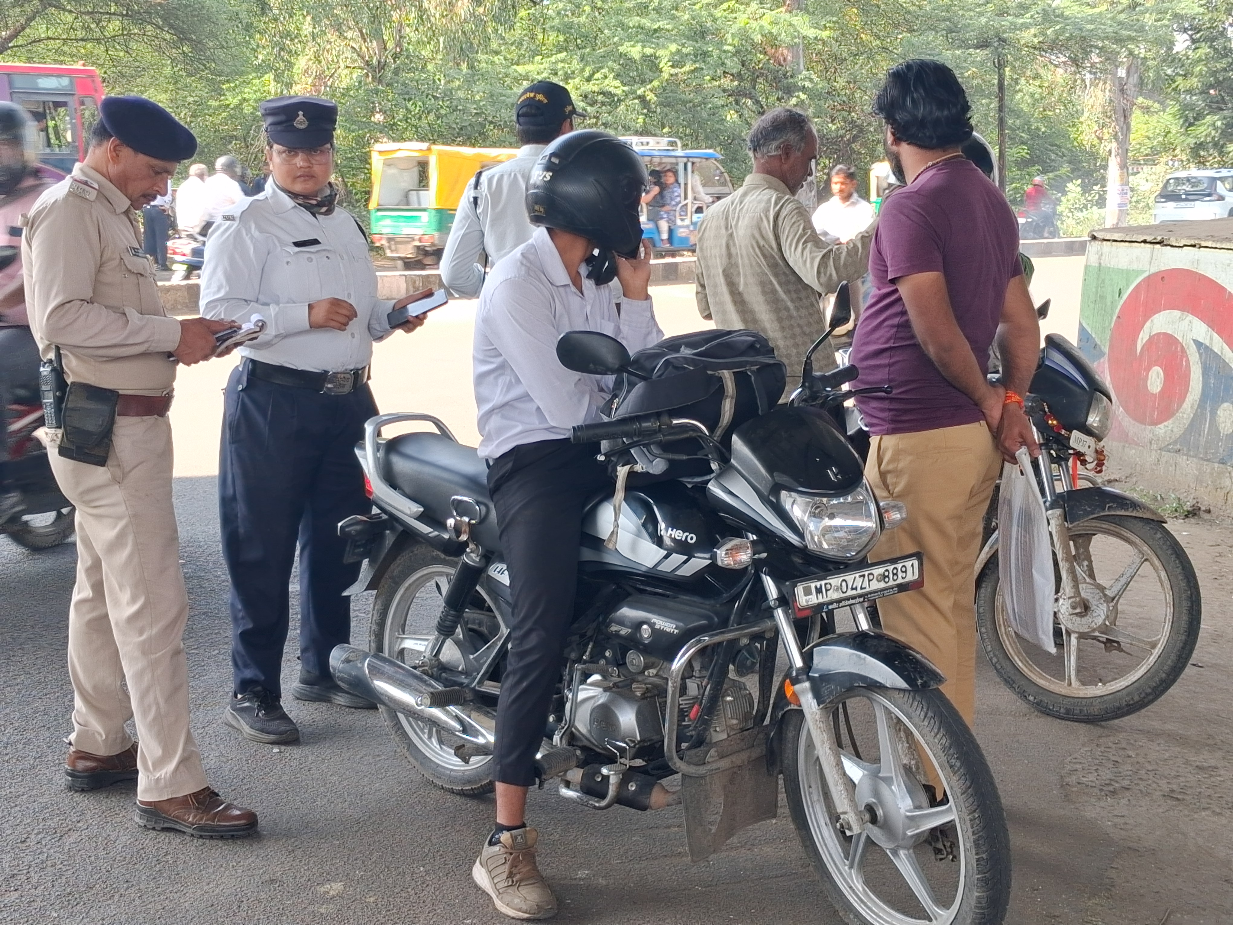 घर से बिना हेलमेट निकले तो जेब होगी ढीली, मध्य प्रदेश पुलिस की सख्ती