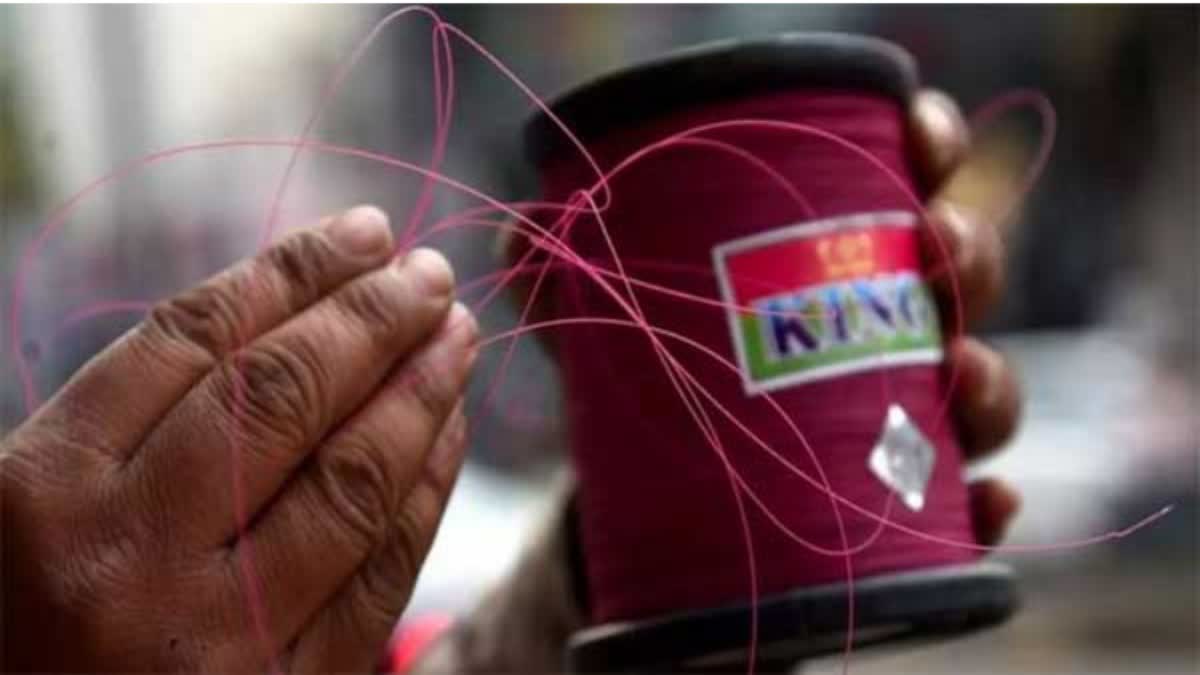 యువకుడి గొంతు కోసిన మంజా దారం