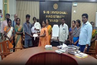 மீட்கப்பட்ட தம்பதி