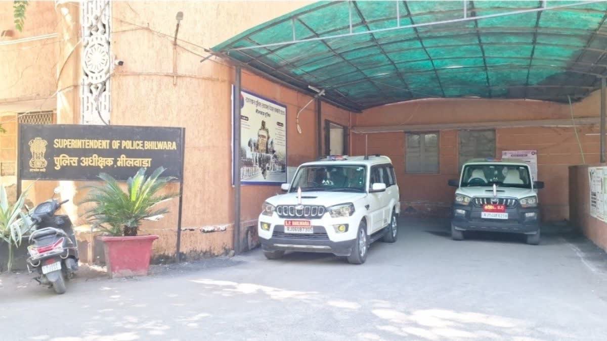 बोगस ग्राहक बनकर पुलिस की रेड