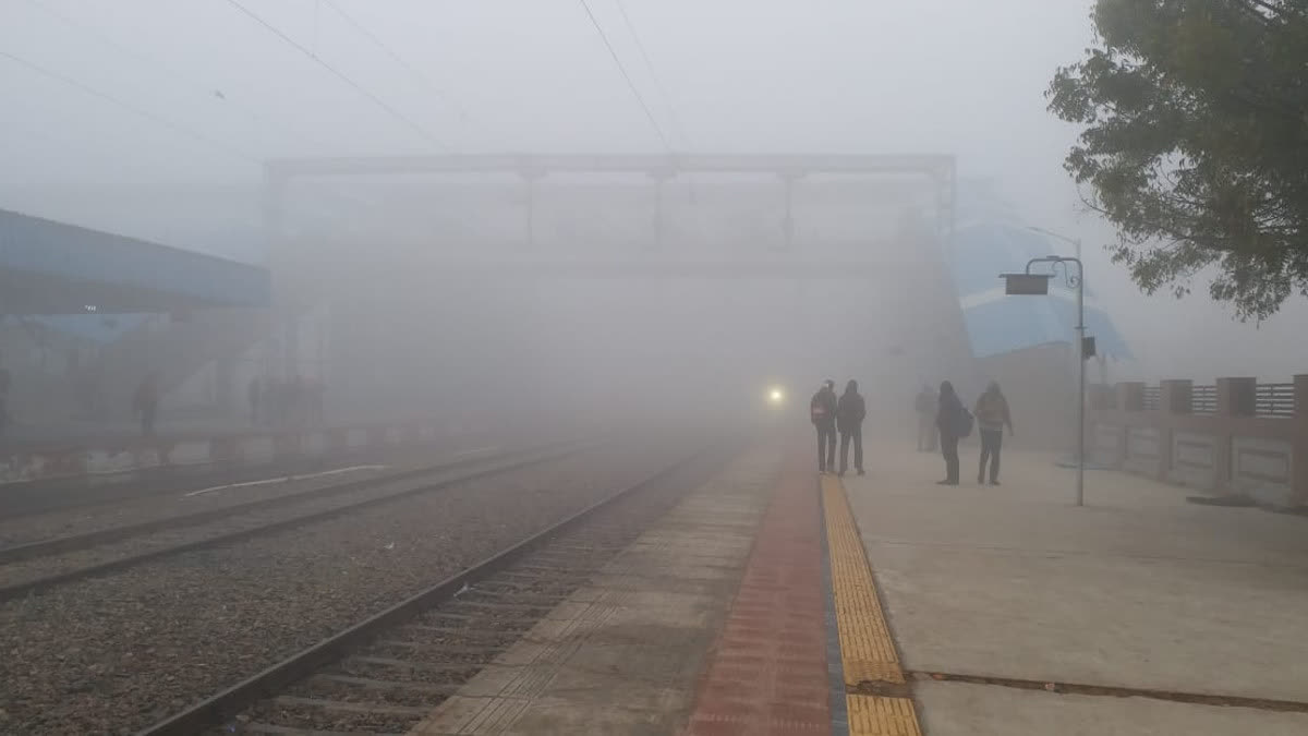 engine's lights also dimmed at Phulera station