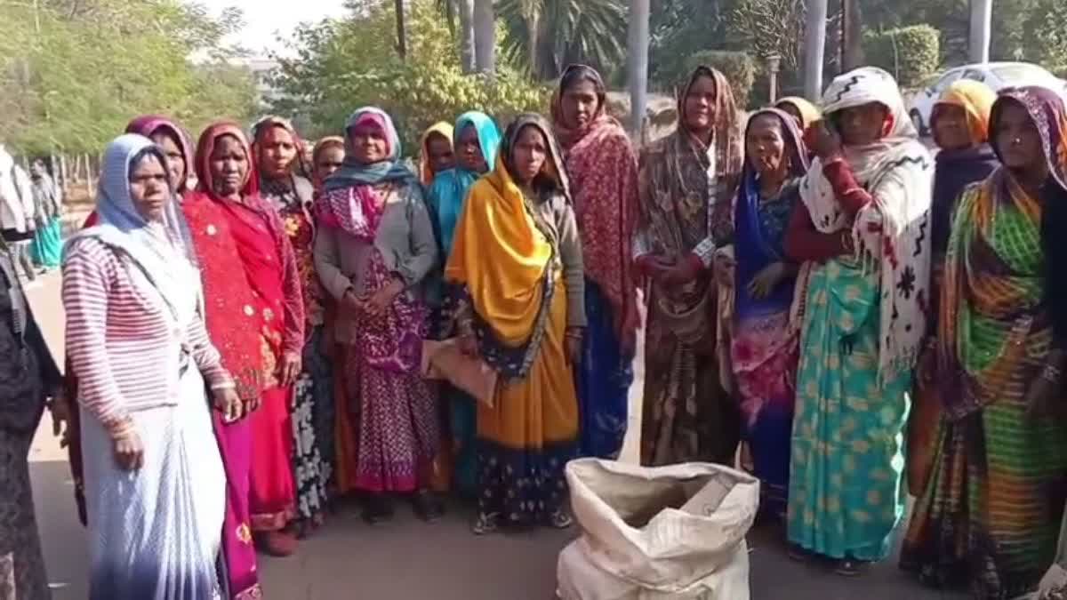 KATNI WOMEN UNIQUE PROTEST