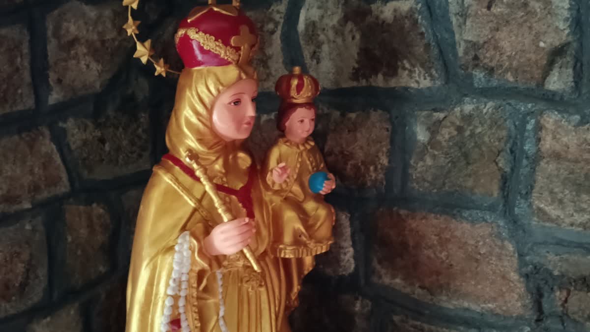 எண்ணெய் வழியும் மாதா சிலை