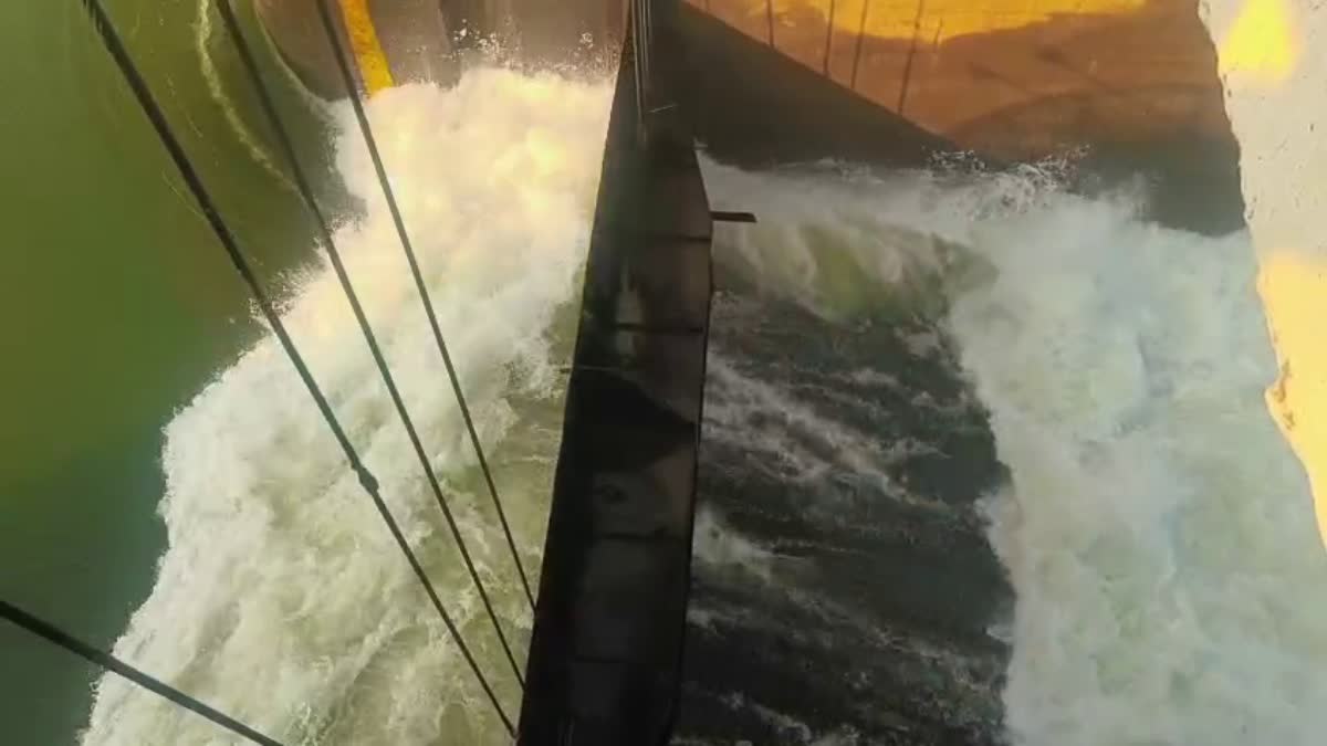 CREST GATE AT THE HIPPARAGI BARRAGE WAS BROKEN, LOSS OF STORED WATER INTO THE KRISHNA RIVER