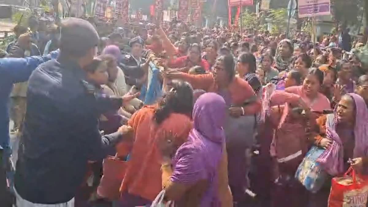 Asha workers protest