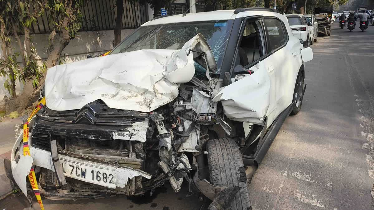 सिरी फोर्ट के पास भीषण सड़क हादसा