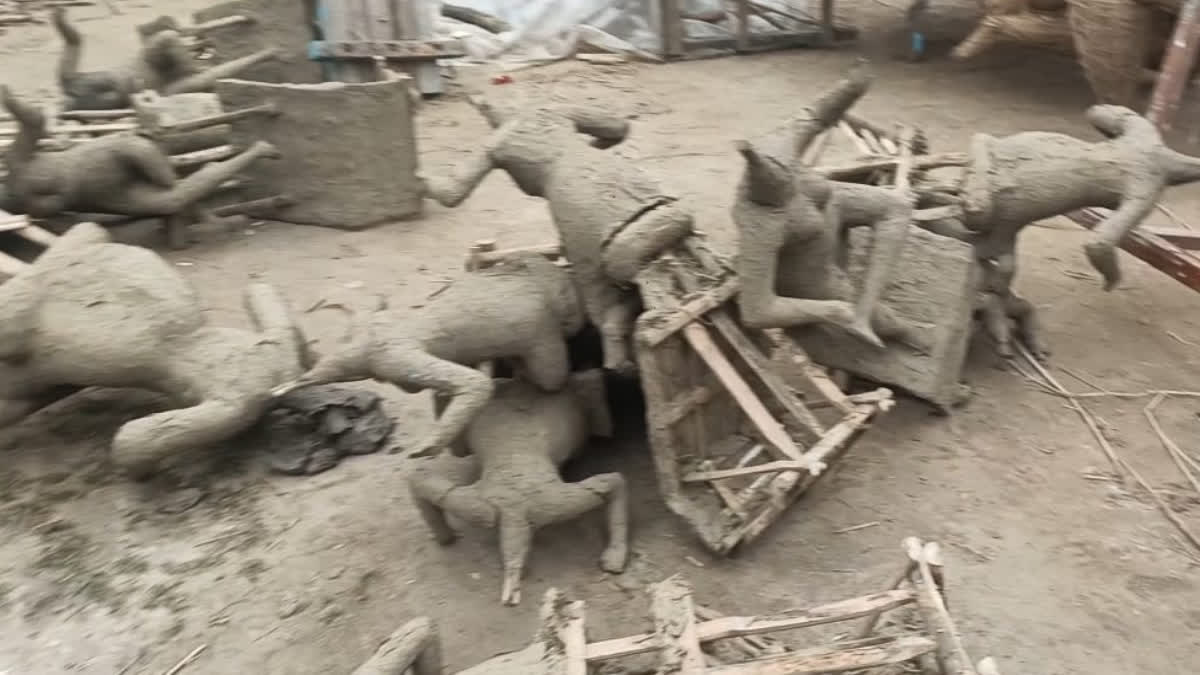 Idols Vandalised in Santipur