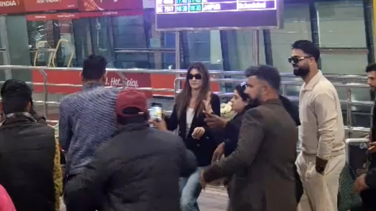 Kriti Sanon at the airport