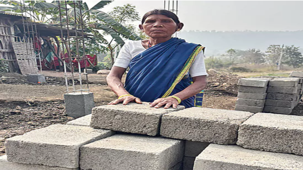 Adivasi woman Donates Land For Indiramma Houses