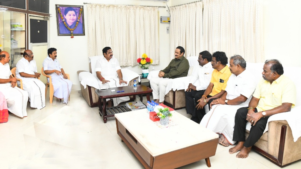 எடப்பாடி பழனிசாமியுடன் ஆலோசனை நடத்தும் அன்புமணி