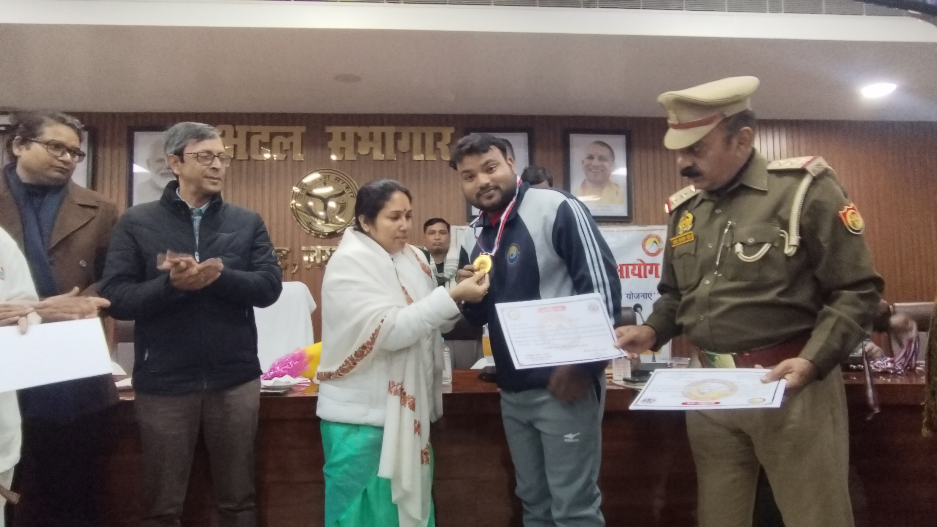 नेपाल से पदक जीतकर लौटी टीम का सम्मान