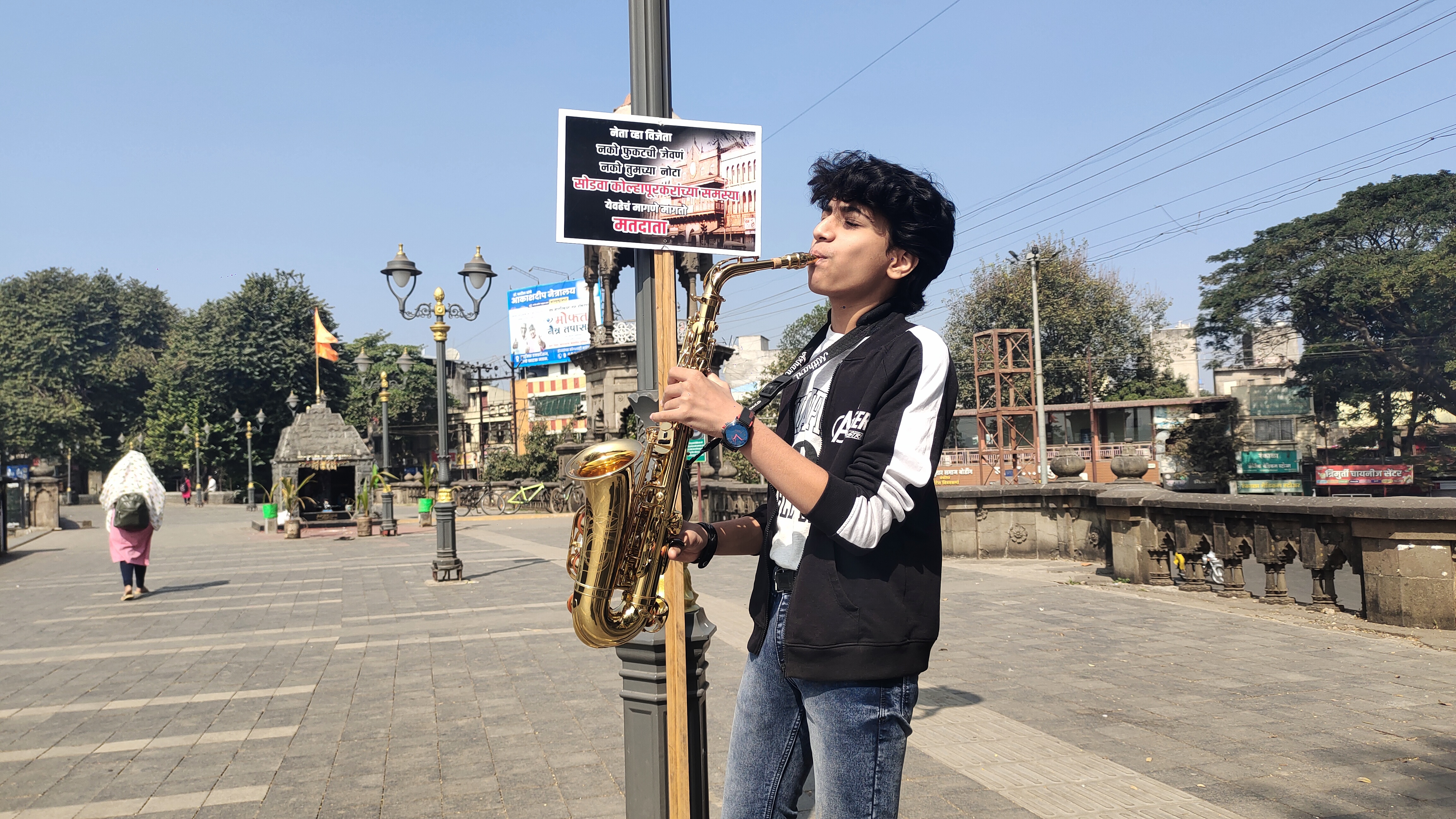 14-year-old Arhan Mithari is raising voter awareness through the saxophone In Kolhapur