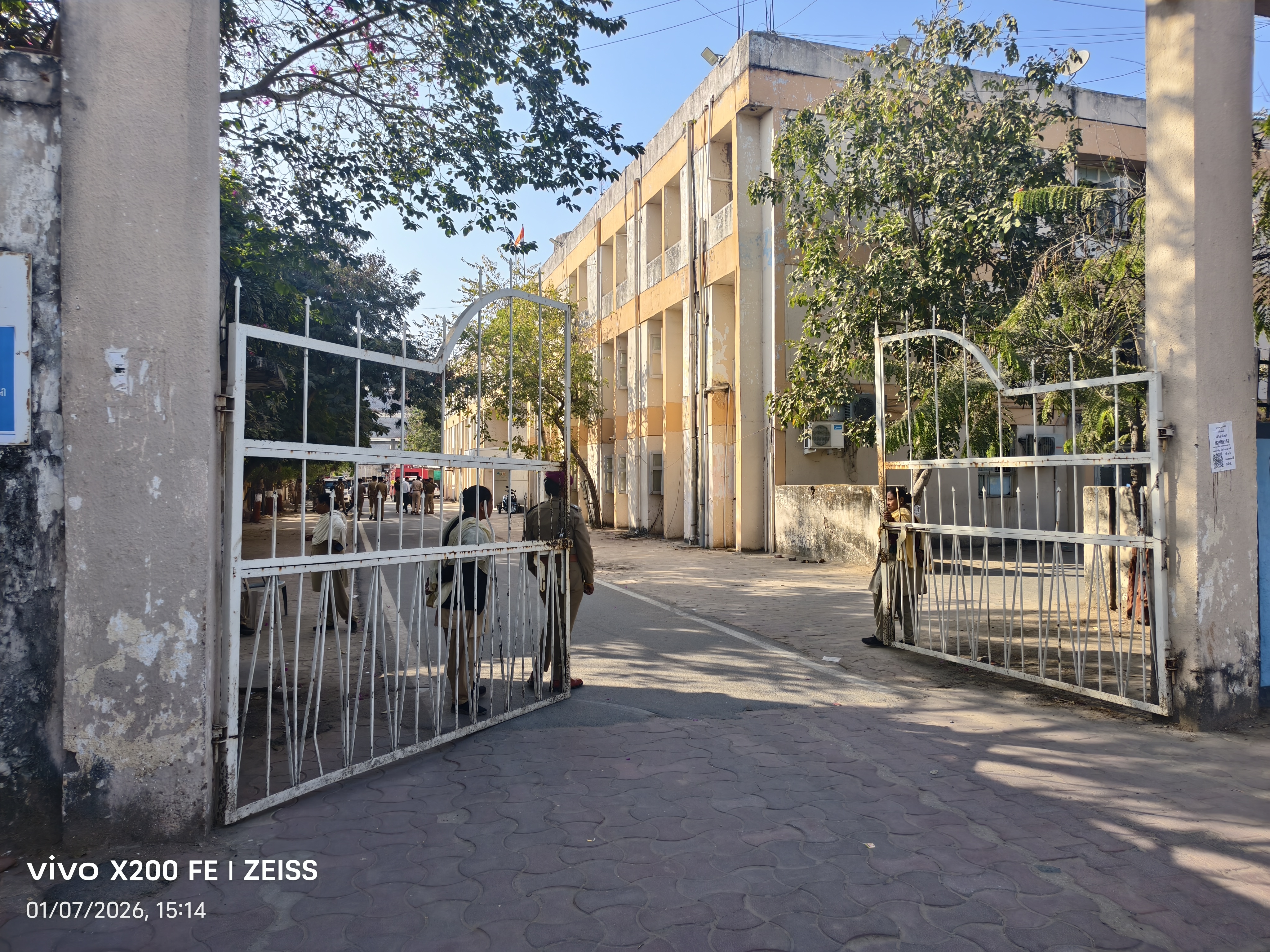 પાલનપુર કલેક્ટર કચેરીને બોમ્બથી ઉડાવી દેવાનો મેઈલ મળતા દોડધામ, પોલીસે શરુ કરી તપાસ