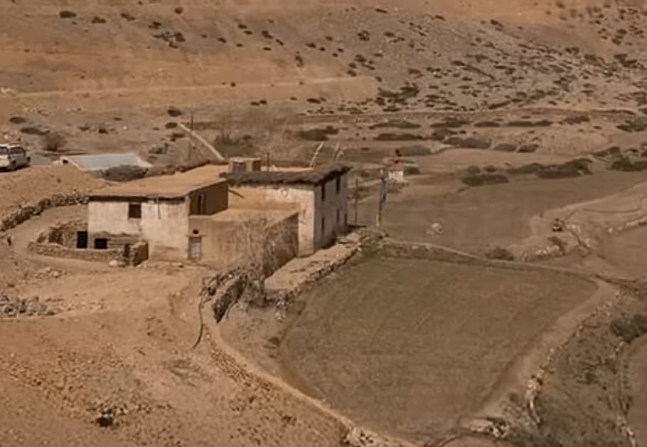 ಶತಮಾನಗಳಷ್ಟು ಹಳೆಯ ಮಣ್ಣಿನ ಮನೆ