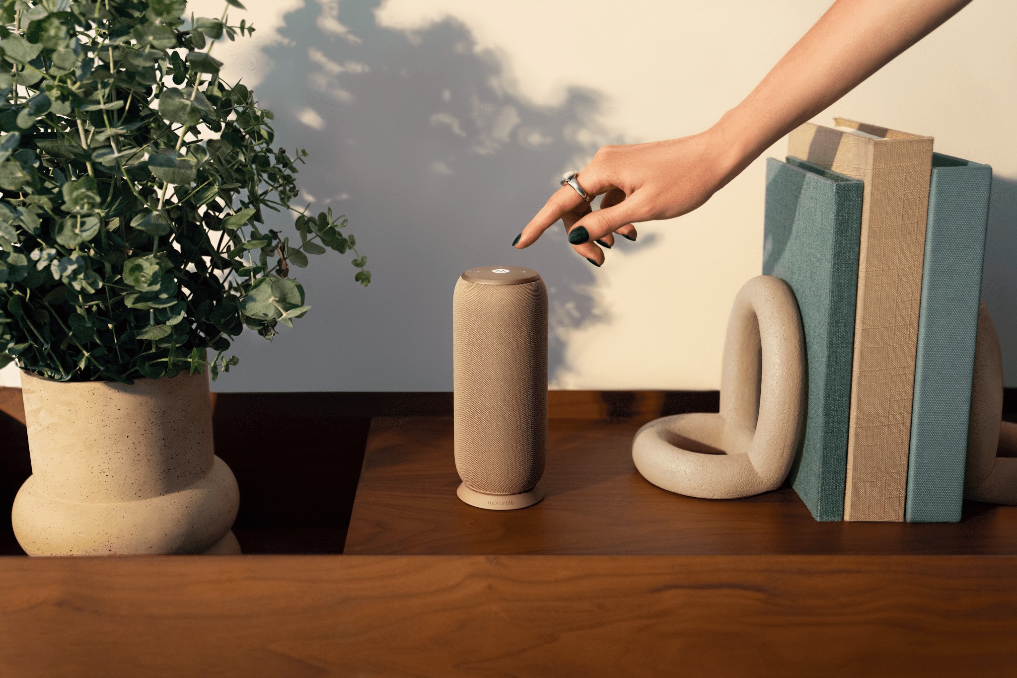 Moto Sound Flow is a speaker that supports Sound by Bose technology