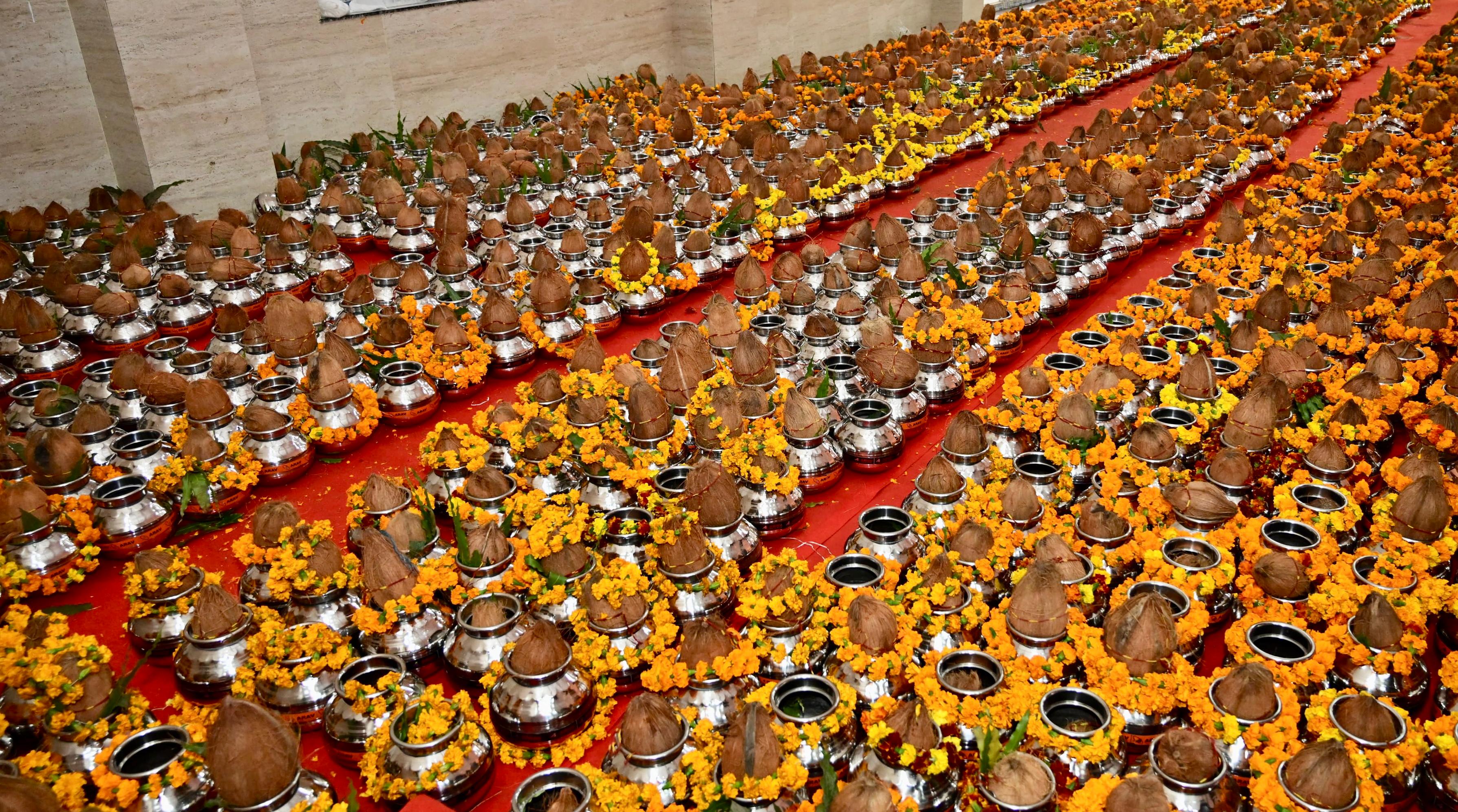 11 हजार कलश शामिल किए गए