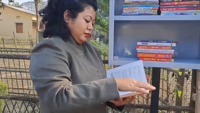 A writer has set up a small library by the roadside at Mukalmua in Nalbari