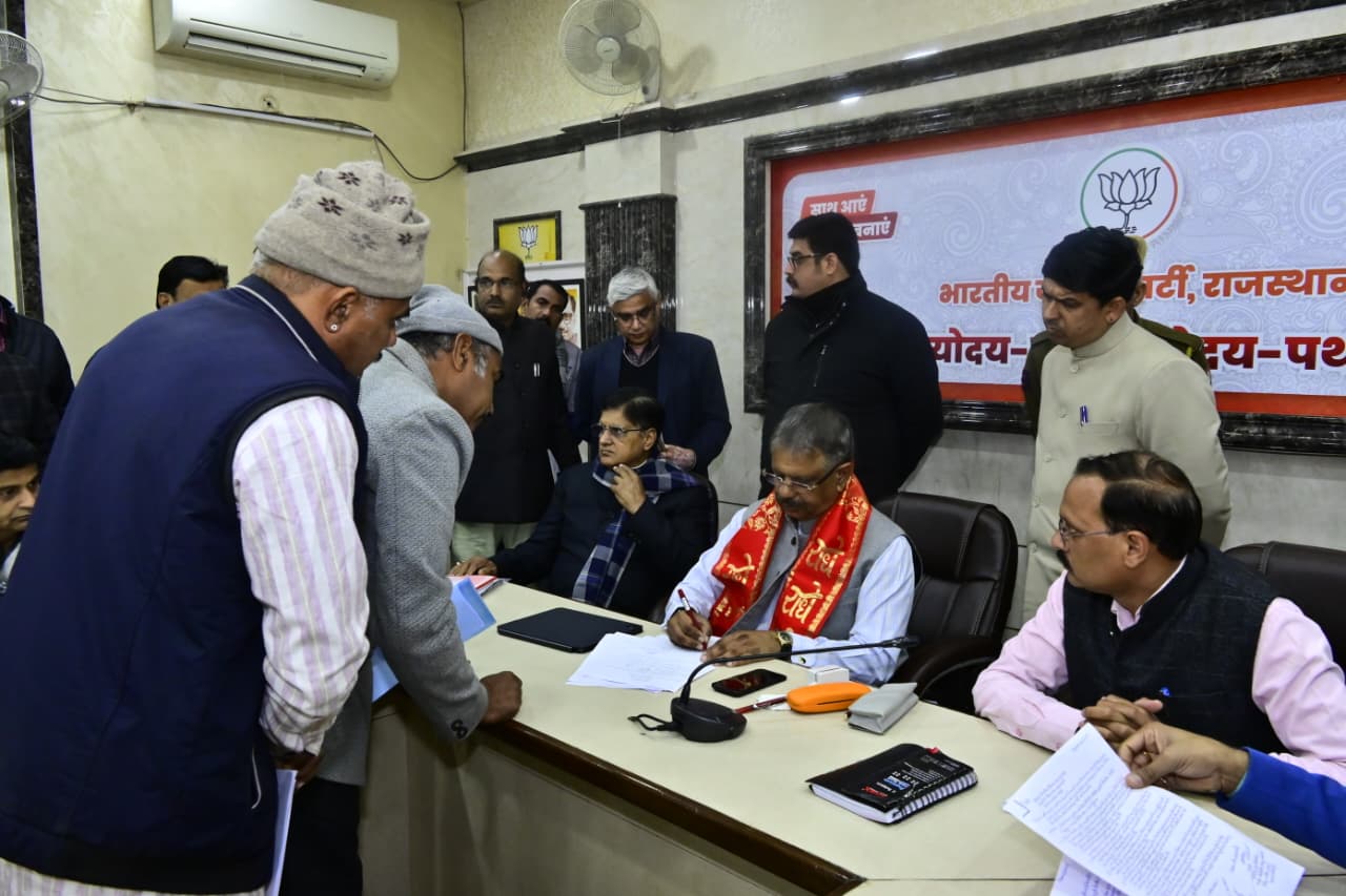 गजेंद्र सिंह खींवसर ने सुनी कार्यकर्ताओं की समस्याएं