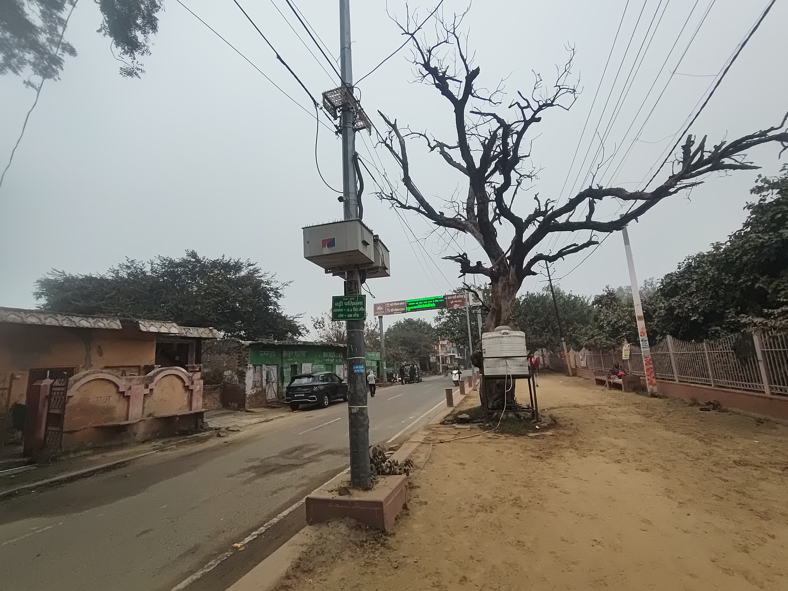 परिक्रमा मार्ग की बदहाल स्ट्रीट लाइट.