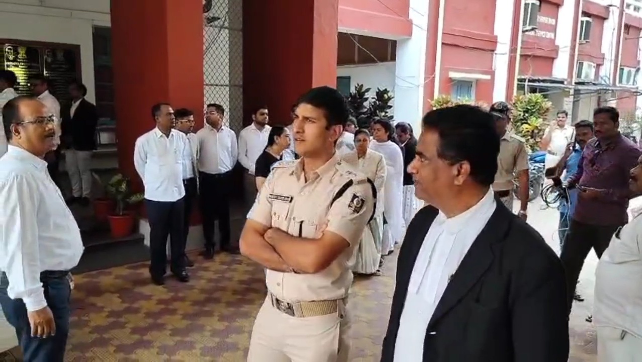 Bomb Threat To Court