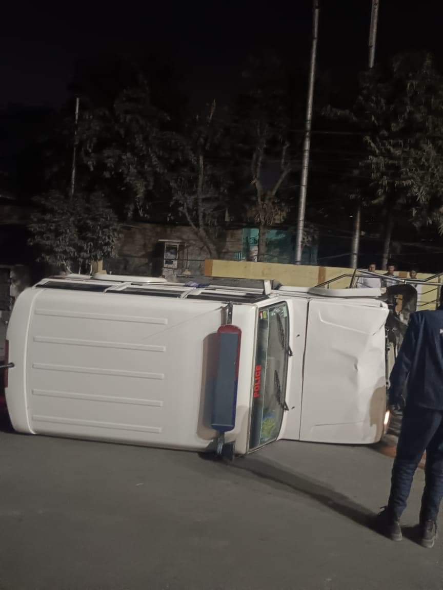 খানাপাৰাত দুৰ্ঘটনাত পতিত বাহন