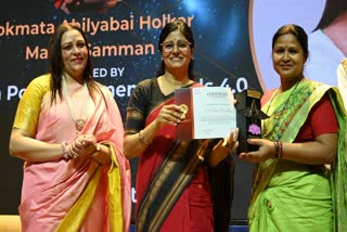 महिलाओं को महिला सम्मान से सम्मानित किया गया