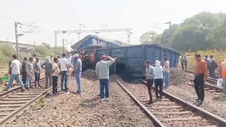 Etv Bkatni-train-accident-goods-train-5-coaches-derailed-