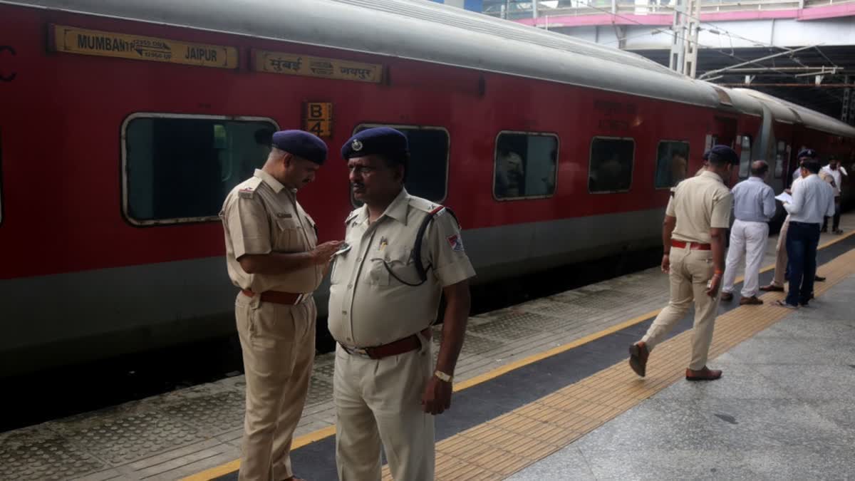 रांची में RPF की बड़ी कार्रवाई, अंतरराज्यीय मोबाइल चोर गिरोह का पर्दाफाश,  चार नाबालिग समेत आठ आरोपी गिरफ्तार