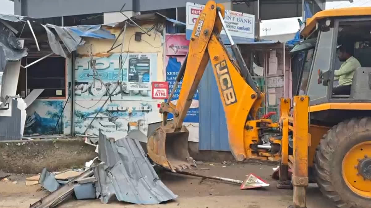 POOPPARA  ILLEGAL BUILDINGS IN POOPPARA  BUILDING DEMOLISHING POOPPARA  IDUKKI ENCROACHMENT
