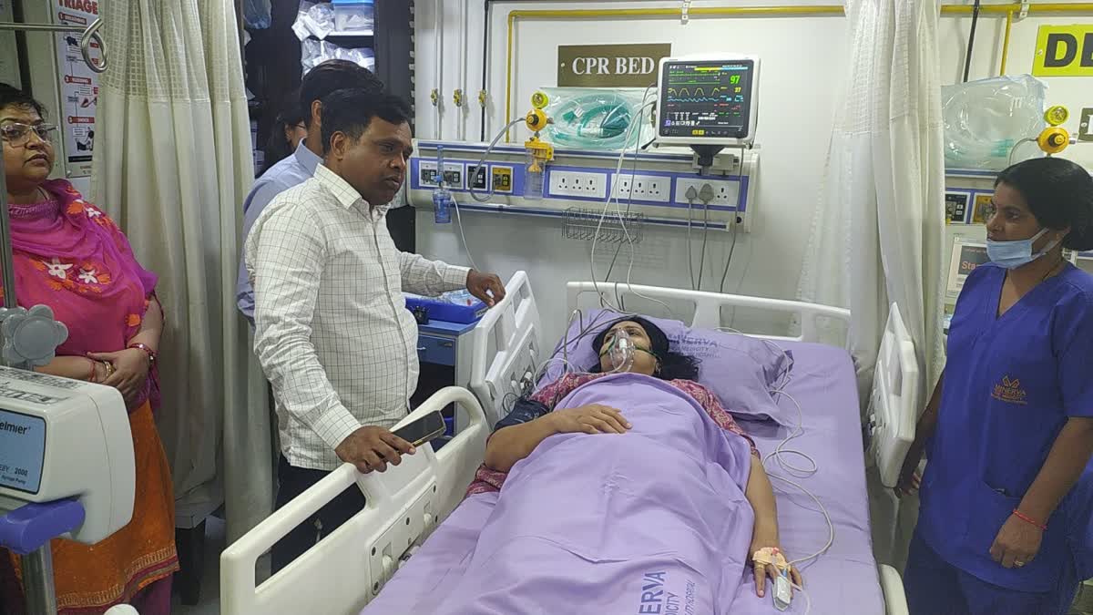 rewa Female officer faints