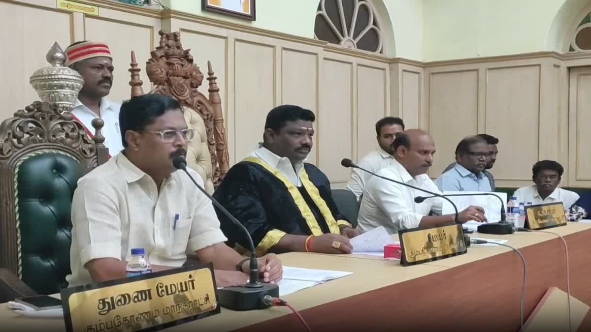 கும்பகோணம் மேயர் கே. சரவணன் மற்றும் துணை மேயர் சு ப தமிழழகன்