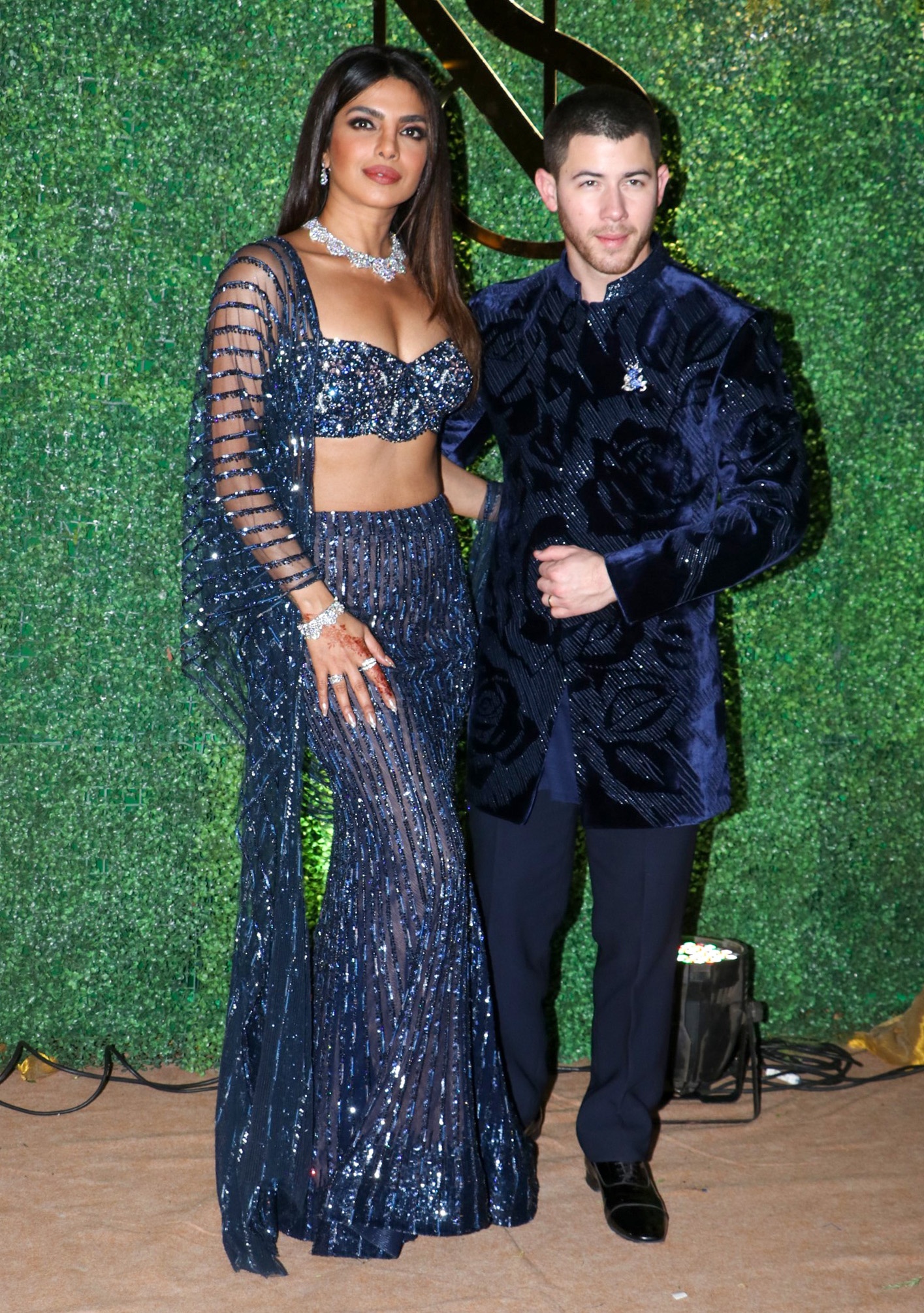 CELEBS WHO MARRIED TO OLDER WOMAN