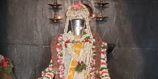 சிறப்பு அலங்காரம் செய்யப்பட்ட சிவபெருமான்