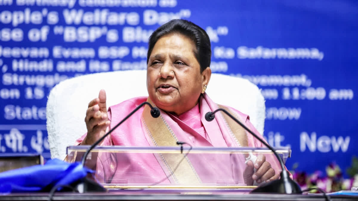 Mayawati Pays Tribute To Slain BSP Leader In Chennai, Urges State Govt To Refer Case To CBI BSP Supremo Mayawati paid floral tribute to the slain party's Tamil Nadu Chief, K Armstrong, at Corporation School Ground in Chennai.