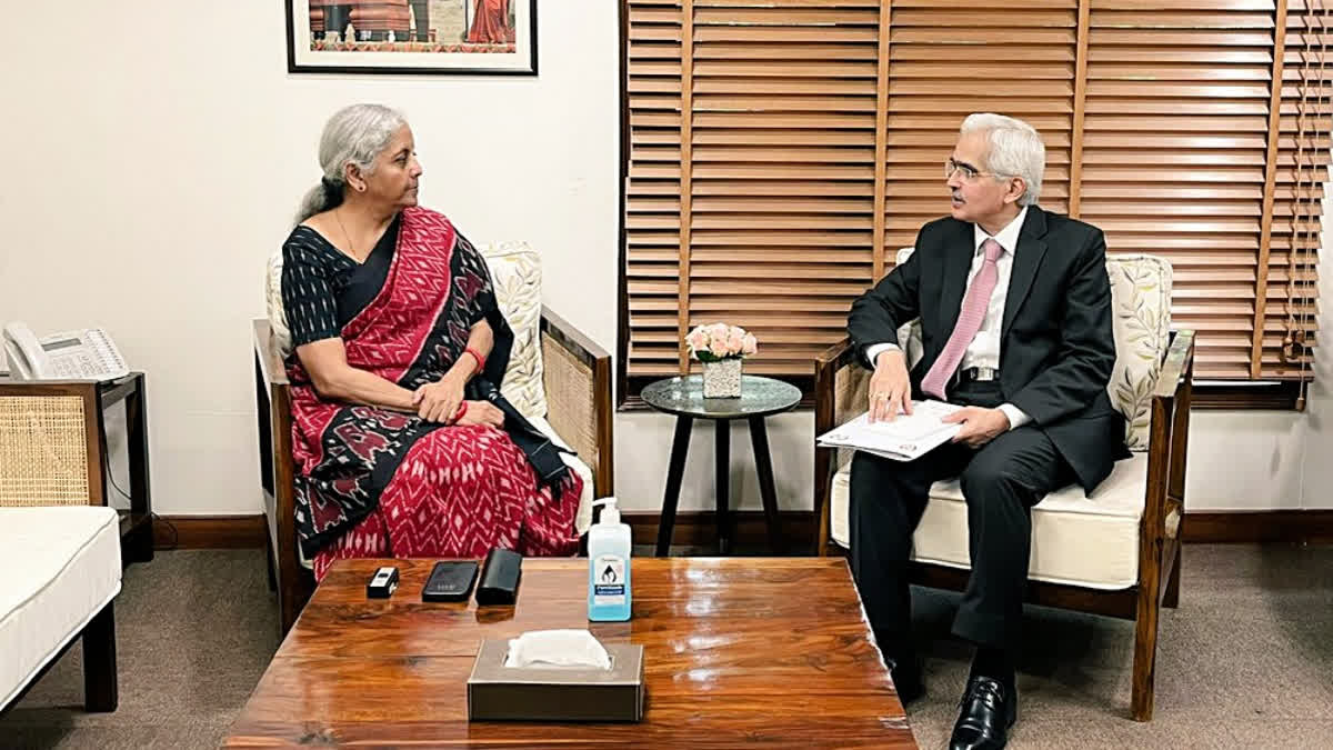 Finance Minister Wraps Up Consultations, FY25 Budget To Be Presented On July 23 Union Finance Minister Nirmala Sitharaman meets RBI Governor Shaktikanta Das, in New Delhi on Saturday.