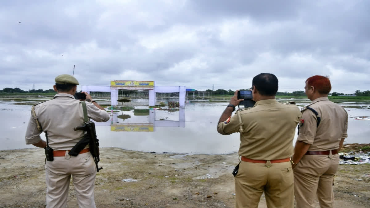 Hathras Stampede | Some People Opened Cans Of Poisonous Substance In Crowd, Claims Bhole Baba's Lawyer A team of police personnel investigate the 'Satsang' event site where the stampede incident occurred on July 2.