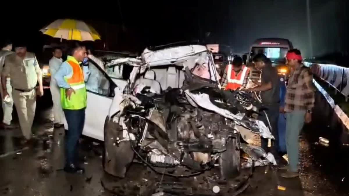 XUV rammed truck 5 deaths