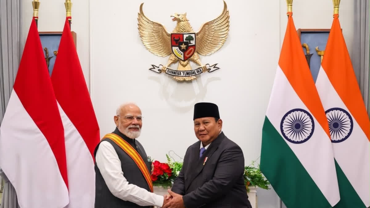 ইণ্ডোনেছিয়াৰ সৰ্বোচ্চ সন্মান বিনটাং আদিপূৰ্ণাৰে সন্মানিত মোদী PM Modi Conferred With Indonesias Highest Honour Bintang Adipurna