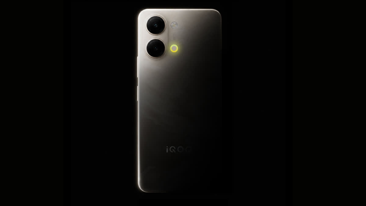 iQOO Z11 Lite भारत में जल्द होगा लॉन्च, जानें इसकी डिज़ाइन और खास फीचर्स According to the leaks, the phone is expected to have Dimensity 6300 chipset, 6,500mAh battery and 44W fast charging support.
