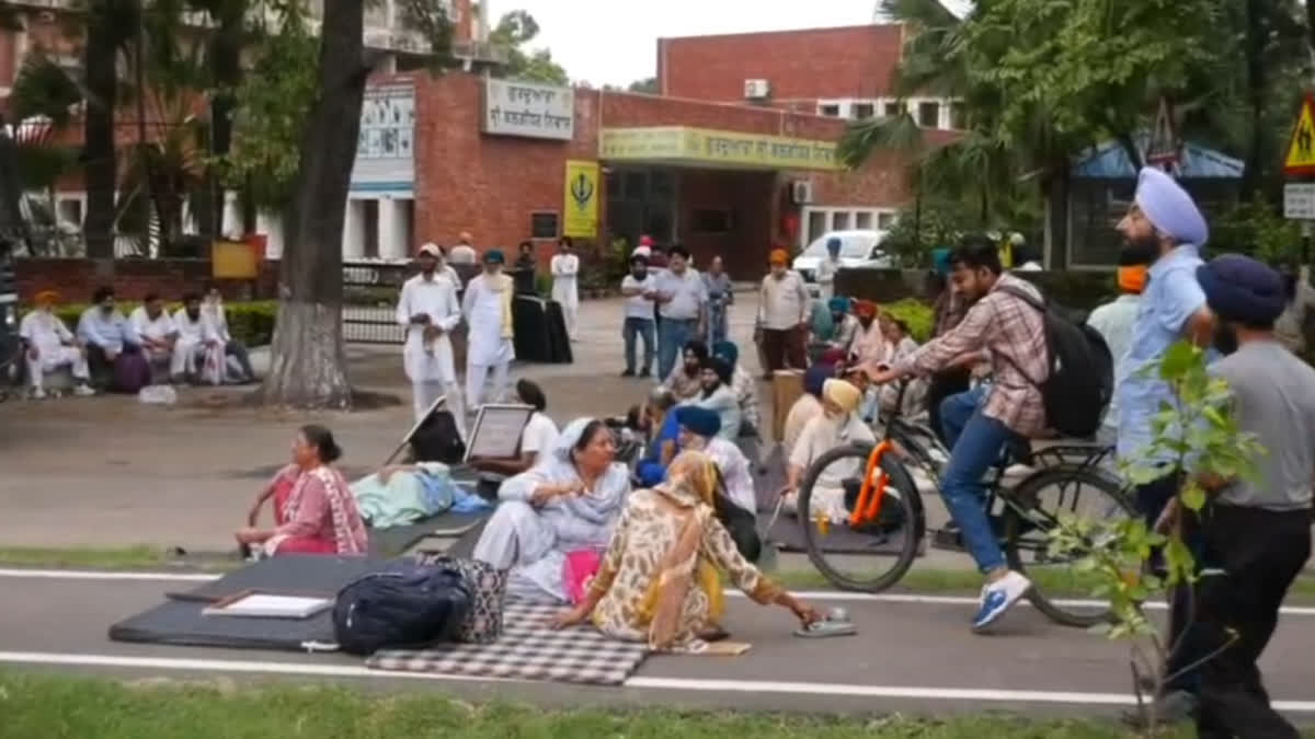 Protest by 1984 Sikh riot victims in Chandigarh Road jam