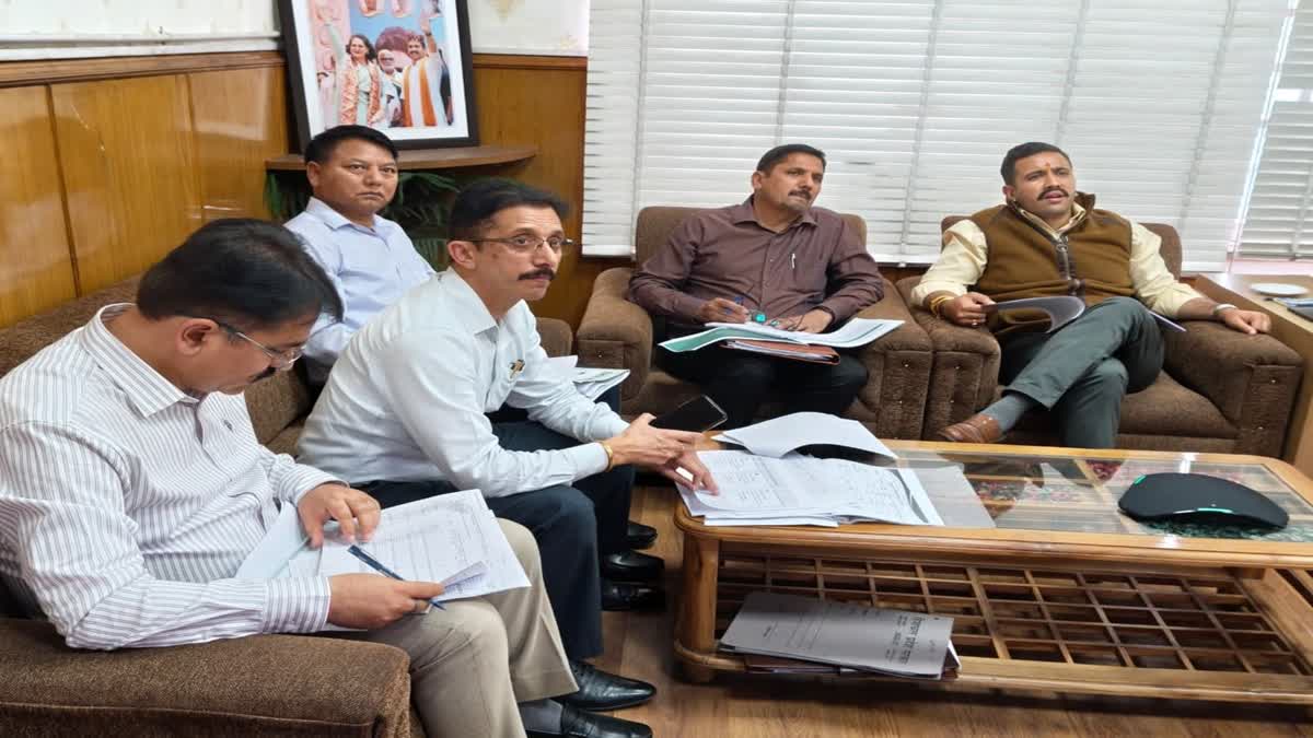 कैबिनेट मंत्री विक्रमादित्य सिंह की PWD अधिकारियों के संग बैठक