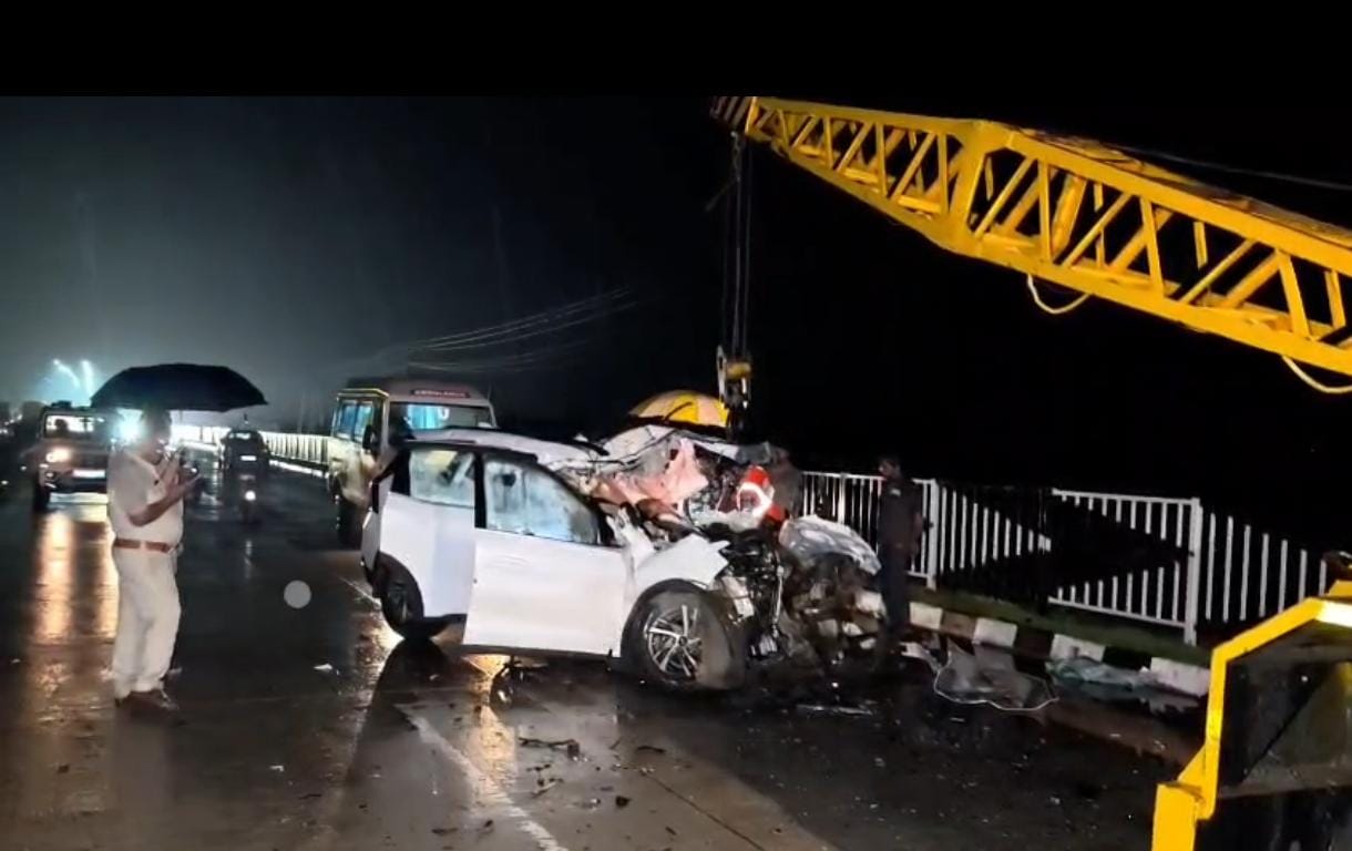 XUV rammed truck 5 deaths
