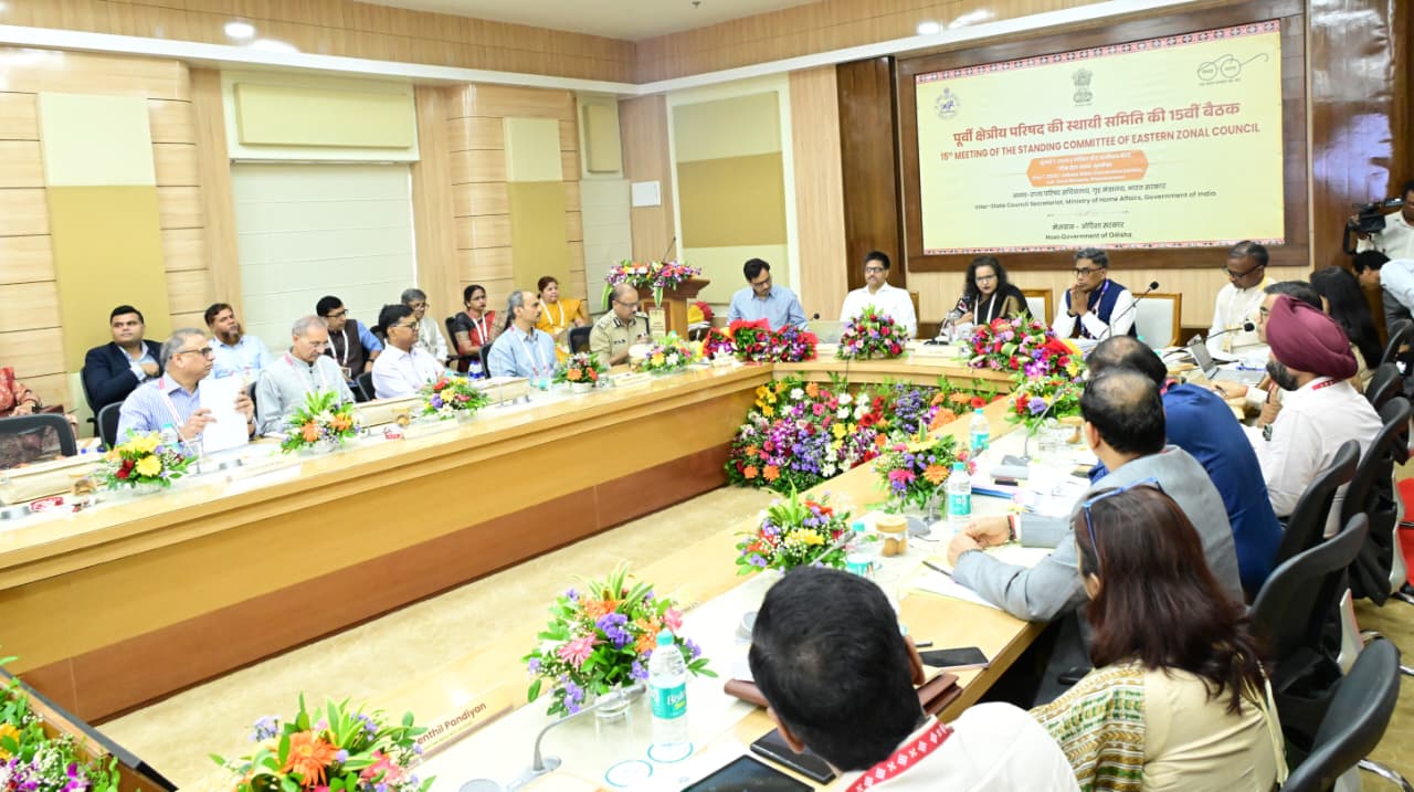 ବୈଠକରେ କେନ୍ଦ୍ର ଗୃହ ମନ୍ତ୍ରାଳୟ ଅଧୀନସ୍ଥ ଆନ୍ତଃ-ରାଜ୍ୟ ପରିଷଦ ସଚିବାଳୟ ଦ୍ୱାରା ଓଡ଼ିଶା ସରକାରଙ୍କ ସହଯୋଗରେ ଆୟୋଜିତ ହୋଇଛି ।