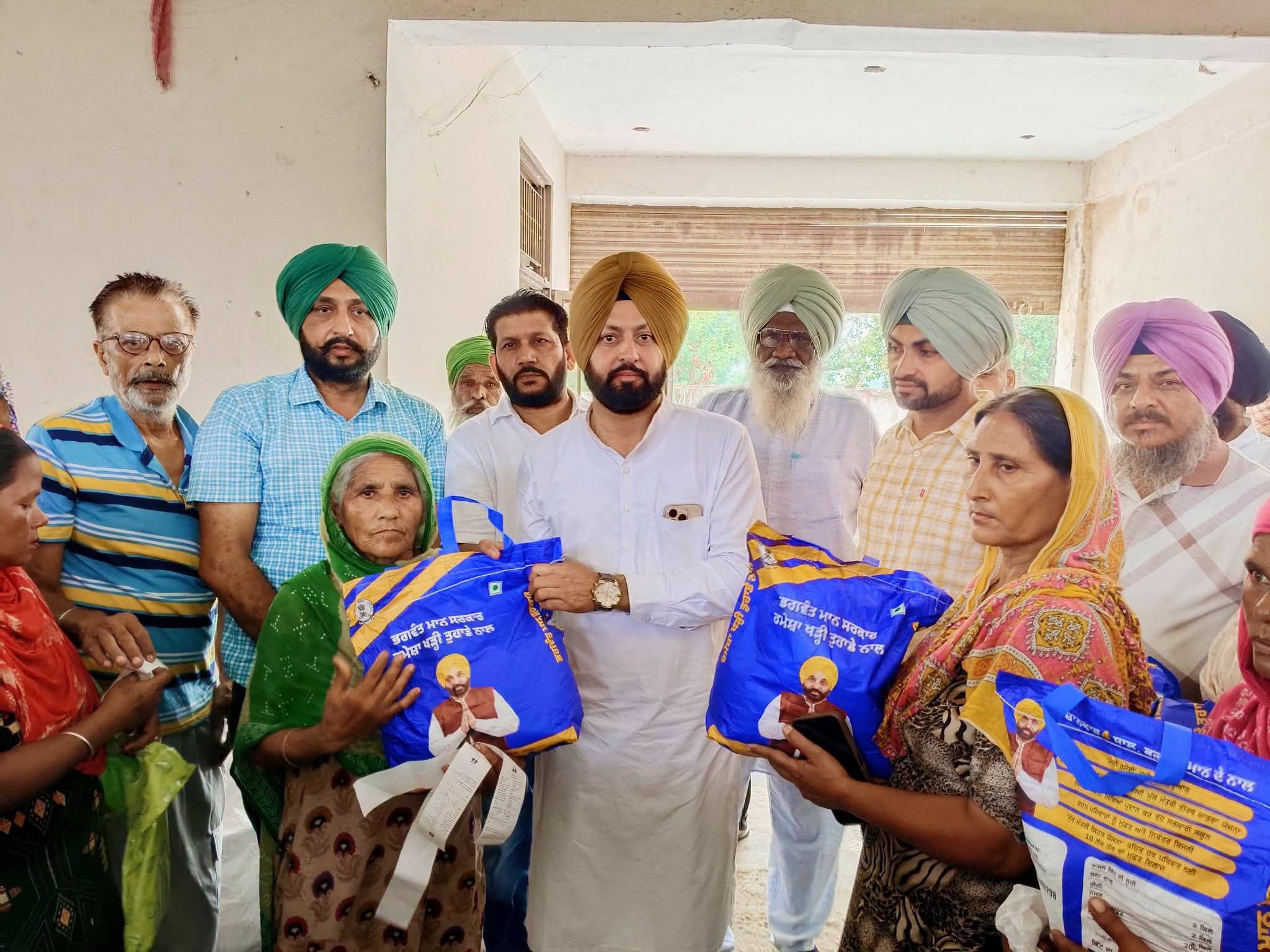 ਪੰਜਾਬ ਸਰਕਾਰ ਦੀ 'ਮੇਰੀ ਰਸੋਈ' ਸਕੀਮ: ਕਿੱਟ ਵਿੱਚ ਕੀ ਮਿਲੇਗਾ ਤੇ ਕਿਨ੍ਹਾਂ ਨੂੰ ਮਿਲੇਗਾ ਫਾਇਦਾ? MERI RASOI: ਜਾਣੋ ਕਿੱਟ-ਕਿੱਟ 'ਚ ਕੀ-ਕੀ? ਕੌਣ ਲੈ ਸਕਦਾ ਸਕੀਮ ਦਾ ਲਾਭ? ਹੁਣ ਤੱਕ 21.29 ਲੱਖ ਕਿੱਟਾਂ ਵੰਡੀਆਂ